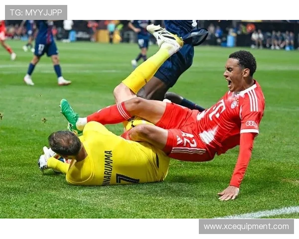 穆西亚拉阿芳泡芙周二齐聚拜仁训练 穆西亚拉阿芳泡芙周二齐聚拜仁训练